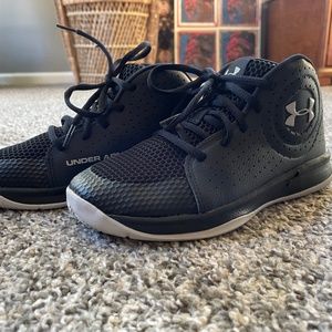 Boys Basketball Shoes size 3